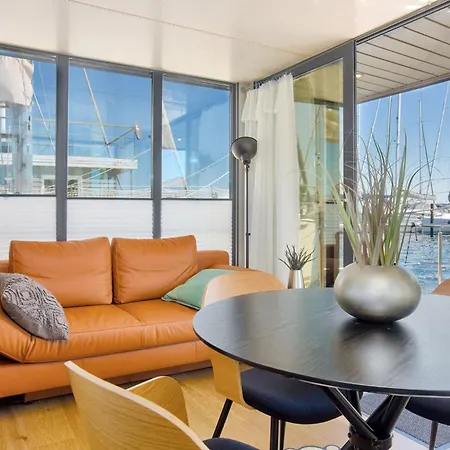 Hausboot Kleine Auszeit * Heiligenhafen