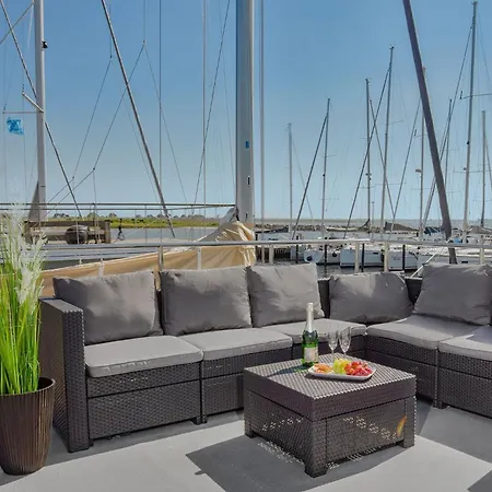 Hausboot Kleine Auszeit Botel Heiligenhafen