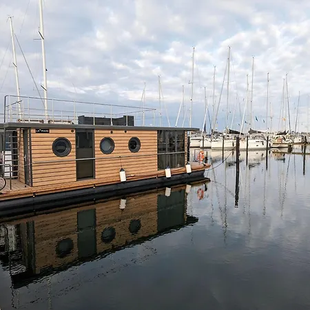 Hausboot Kleine Auszeit
