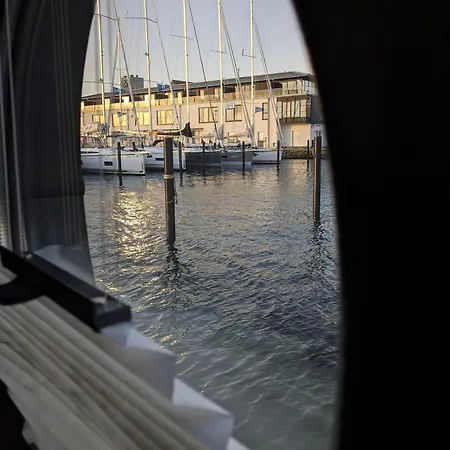 Hausboot Kleine Auszeit Botel *